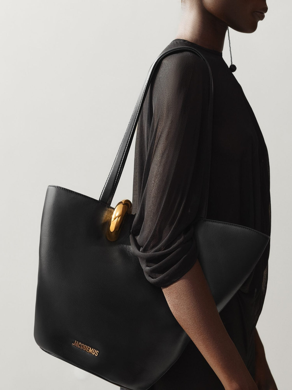 The medium Bambola