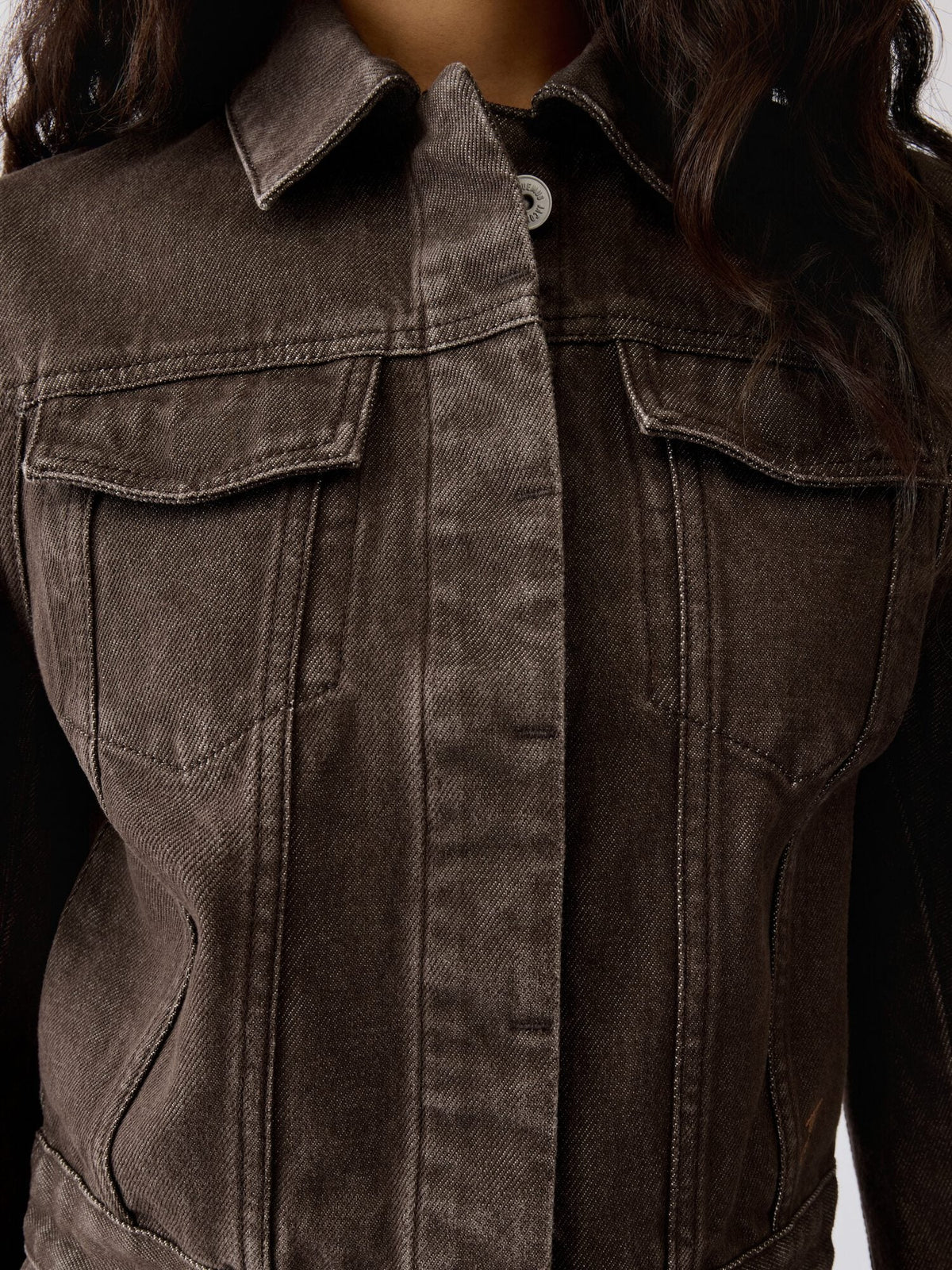 The de-Nîmes Ovalo denim jacket